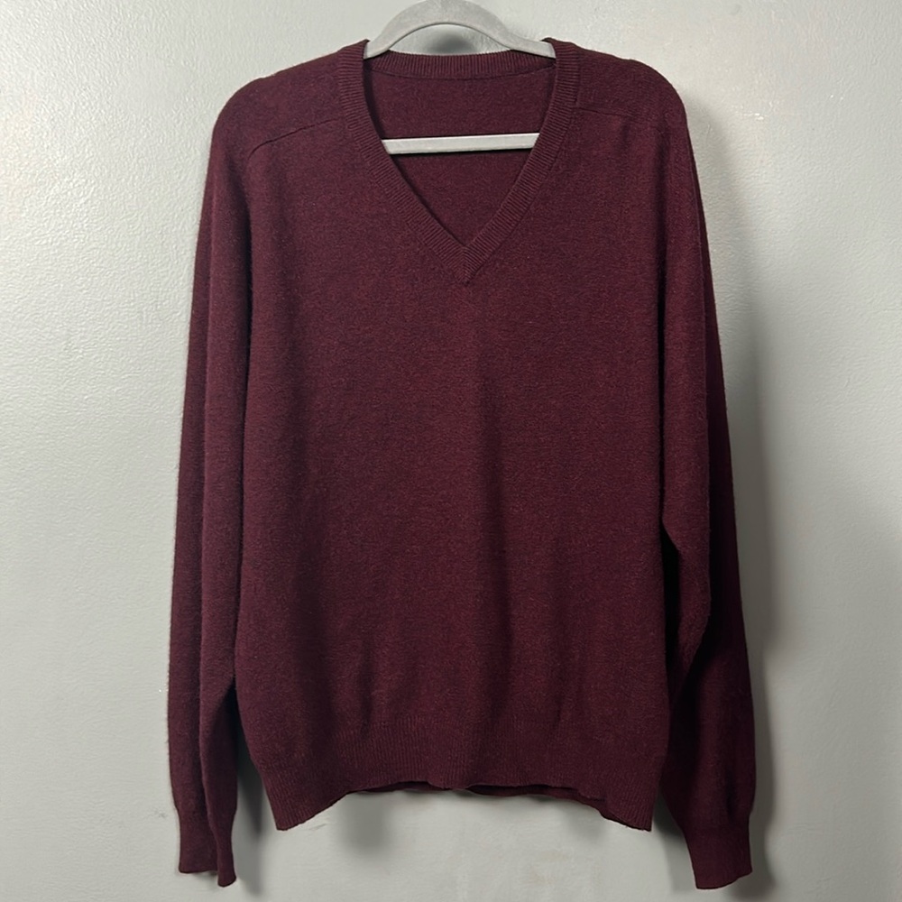 Men's Burgundy Cashnere V-neck Sweater size large